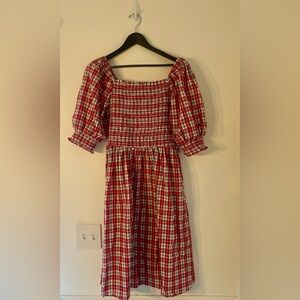 NIB/NWOT (came that way) Women’s Medium Beautiful Christmas Plaid Smocked Dress